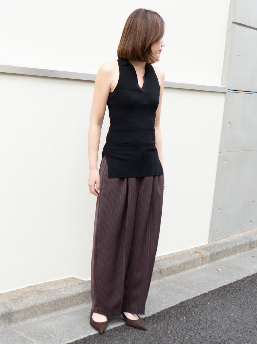 タンクトップを使った「ブラウンパンツ」のレディース人気ファッション
