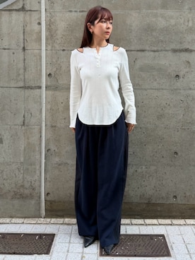 「THINGS THAT MATTER（シングス ザット マター）のEYELET MESH NOTCH HENRY NECK TOPS / アイレット メッシュ ノッチ ヘンリー ネック トップス（Tシャツ/カットソー、ホワイト系）」を使った、THINGS THAT MATTERさん（レディース・162cm）の秋コーディネート