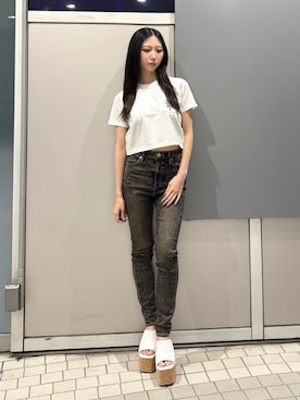 「GYDA（ジェイダ）のコルクチャンキーサンダル（サンダル、ホワイト系）」を使った、hinanoさん（レディース・156cm）の夏コーディネート