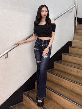 「GYDA（ジェイダ）のハイウエストBACKクロスダメージフレアデニムパンツ（デニムパンツ、ブルー系）」を使った、hinanoさん（レディース・156cm）の春コーディネート