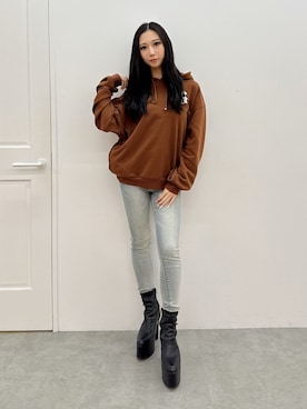 「GYDA（ジェイダ）のアイテム（パーカー）」を使った、hinanoさん（レディース・156cm）の秋コーディネート