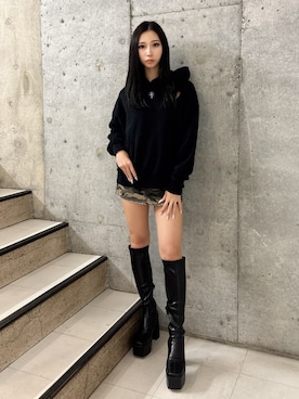 「GYDA（ジェイダ）のアイテム（パーカー）」を使った、hinanoさん（レディース・156cm）の秋コーディネート