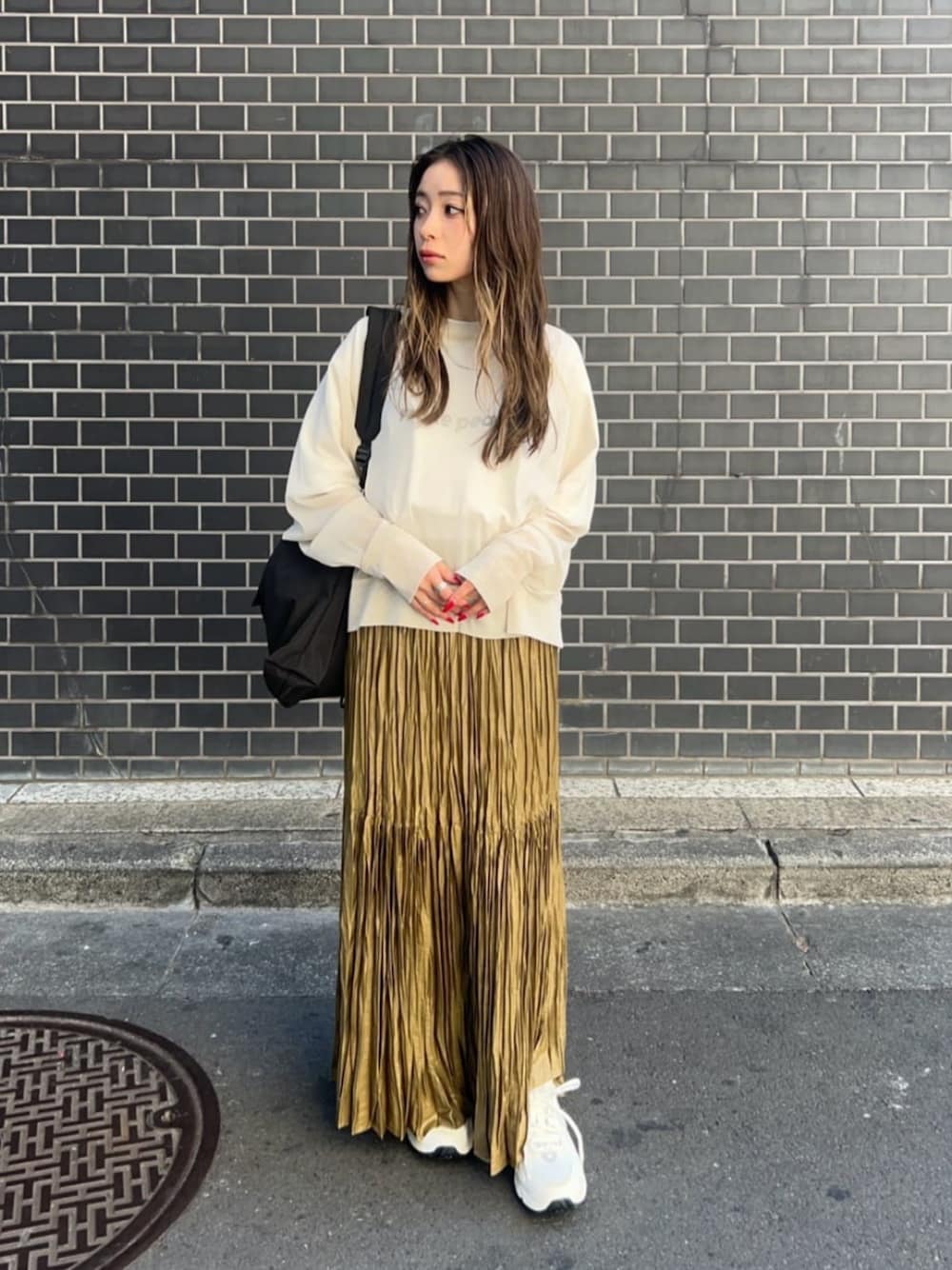 「スニーカー、トレンド、リラックス、フェミニン、骨格ナチュラル、ブルベ冬、Tシャツ、春服、春コーデ、シアー、旅行、気温25度から29度、気温20度から24度、カジュアル、BEAUTY&YOUTH」｜「BEAUTY&YOUTH UNITED ARROWSのポリエステルチュール ラグランスリーブ プルオーバー（Tシャツ/カットソー、ベージュ系）」を使った、塩川（shiokawa）さん（レディース・146cm）の春コーディネートの1枚目の写真