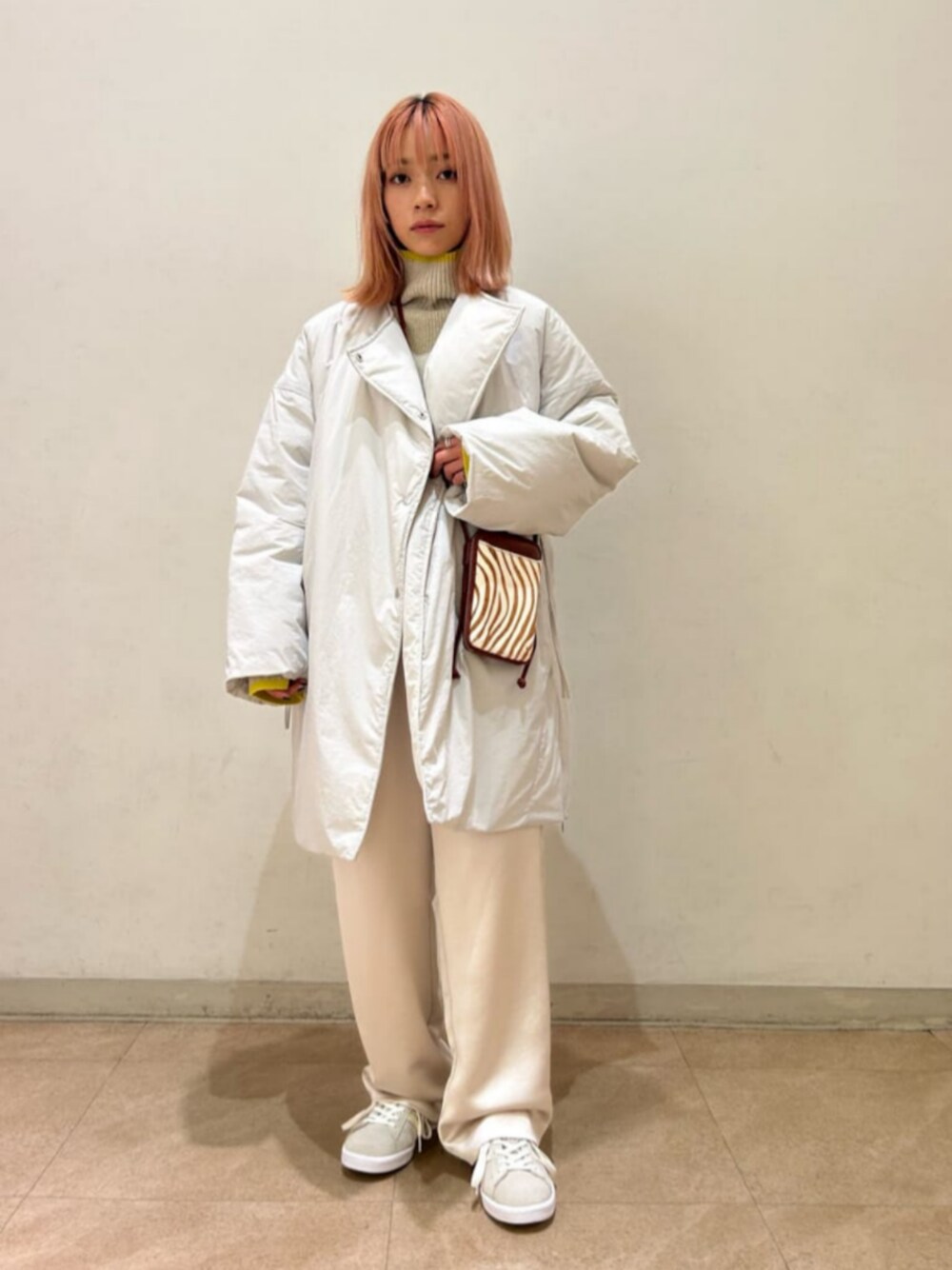 「リラックススタイル、フェミニン」｜「adidas Originalsの【別注】＜adidas Originals＞CAMPUS 80s/スニーカー（スニーカー、ホワイト系）」を使った、塩川（shiokawa）さん（レディース・146cm）の冬コーディネートの1枚目の写真