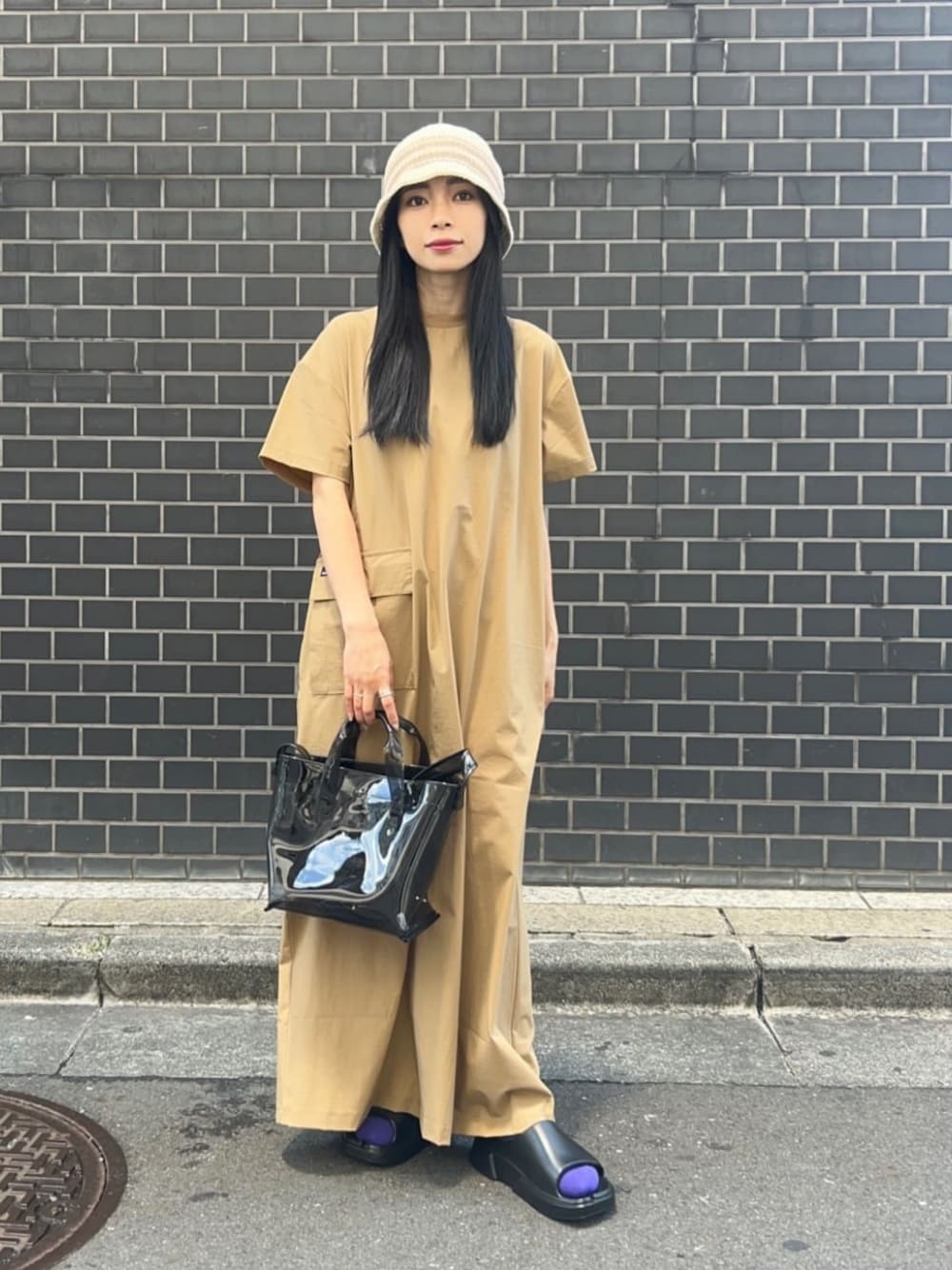 「ワンピース、リラックス、アウトドア、トラベル、骨格ナチュラル、ブルべ冬、サンダル、夏服、旅行、夏コーデ、BEAUTY&YOUTH」｜「RACALの＜RACAL＞クラッシャー ハット（ハット、ベージュ系）」を使った、塩川（shiokawa）さん（レディース・146cm）の夏コーディネートの1枚目の写真