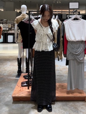 「SLY（スライ）のCUT LACE FRILL TOPS カットレースフリルトップス 秋服 夏服 春服 ノースリーブトップス（シャツ/ブラウス、ホワイト系）」を使った、KAEDEさん（レディース・160cm）の夏コーディネート