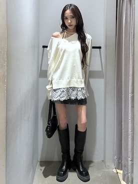 「SLY（スライ）のLACE TRIM V NECK KNIT TOPS レーストリムブイネックニットトップス オフショル　ワンショル　秋服　冬服（ニット/セーター、ホワイト系）」を使った、KAEDEさん（レディース・160cm）の秋コーディネート