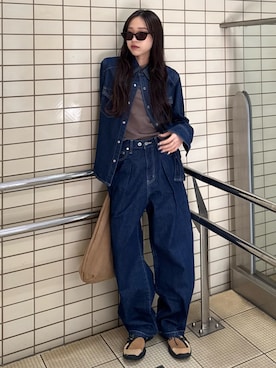 「THROW by SLY（スローバイスライ）のTHROW PK LONG SLEEVE DENIM SH  ポケットロングスリーブデニムシャツ 冬服 春服（シャツ/ブラウス、ブルー系）」を使った、KAEDEさん（レディース・160cm）の春コーディネート