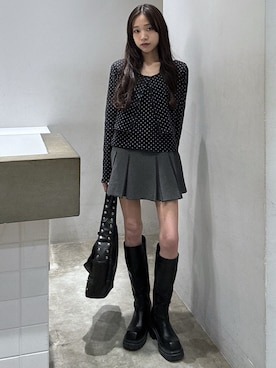 「SLY（スライ）のBICOLOR PLEATS S/SK【2BUY10％OFF】 バイカラープリーツショートスカート 春服（スカート、グレー系）」を使った、KAEDEさん（レディース・160cm）の春コーディネート