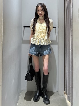 「SLY（スライ）のFRILL LACE ZIP UP TOPS フリルレースジップアップトップス 夏服（シャツ/ブラウス、ホワイト系）」を使った、KAEDEさん（レディース・160cm）の夏コーディネート