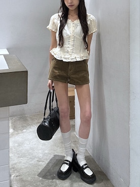「SLY（スライ）のPUFF SLEEVES WOVEN TOPS パフスリーブスウーブントップス 夏服 秋服（シャツ/ブラウス、ホワイト系）」を使った、KAEDEさん（レディース・160cm）の夏コーディネート