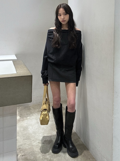 TUCKED OFFSHOULDER TOPS オフショルダースウェットトップス 春服