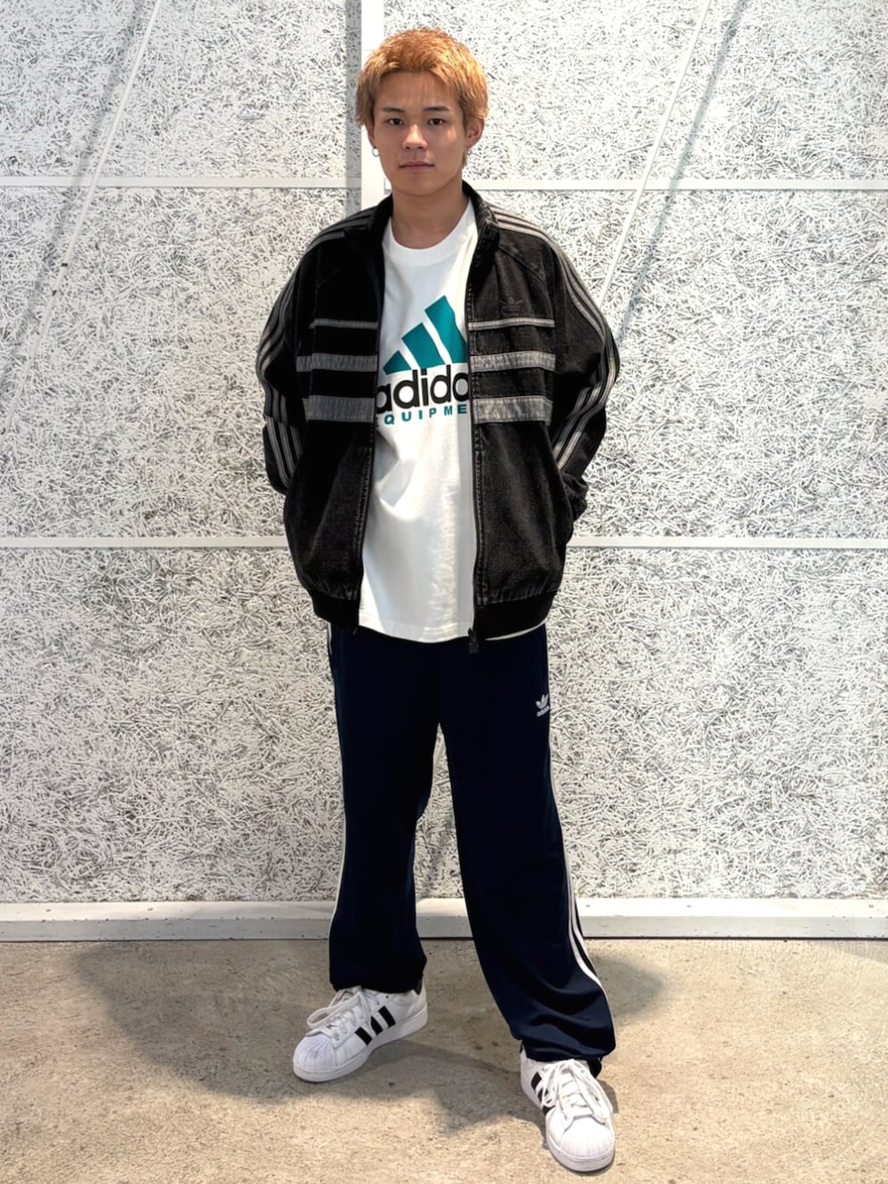 adidas アディカラー ファースト ブラックデニム トラックトップ