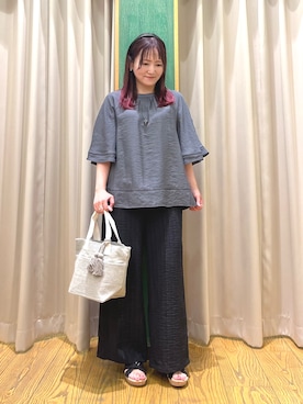 「SHOO・LA・RUE（シューラルー）の【ひんやり/S-LL/洗濯機可】体型カバー ふんわりスラブポンチョ風ブラウス（シャツ/ブラウス、グレー系）」を使った、ゆっきーさん（レディース・157cm）の夏コーディネート