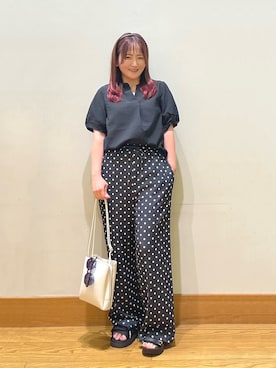 「SHOO・LA・RUE（シューラルー）の【洗濯後しわになりにくい／インせずきまる】麻調ハシゴレーススキッパーブラウス（シャツ/ブラウス、ブラック系）」を使った、ゆっきーさん（レディース・157cm）の夏コーディネート