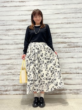 「SHOO・LA・RUE（シューラルー）の【洗濯機可/S-LL/アンサンブル可】シンプルきれい見え クルーネックニット（ニット/セーター、ブラック系）」を使った、ゆっきーさん（レディース・157cm）の冬コーディネート