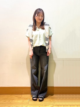 「SHOO・LA・RUE（シューラルー）の【ひんやり/UV】インせず着られる フレンチリネンスキッパーシャツ（シャツ/ブラウス、グリーン系）」を使った、ゆっきーさん（レディース・157cm）の春コーディネート