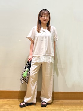 「SHOO・LA・RUE（シューラルー）の【S-LL/洗濯機可】軽凛(かろりん)ひんやり スキッパー裾レースブラウス（シャツ/ブラウス、ベージュ系）」を使った、ゆっきーさん（レディース・157cm）の夏コーディネート