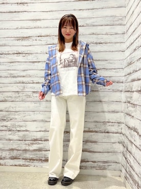 「SHOO・LA・RUE（シューラルー）の【SHOO・LA・RUE DENIM】程よいゆとりの ストレートデニムパンツ（デニムパンツ、ホワイト系）」を使った、ゆっきーさん（レディース・157cm）の春コーディネート