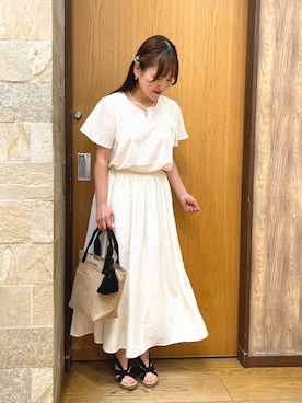 「SHOO・LA・RUE（シューラルー）の【ひんやり/UV/セットアップ可】洗濯後しわになりにくい スキッパーブラウス（シャツ/ブラウス、ホワイト系）」を使った、ゆっきーさん（レディース・157cm）の春コーディネート