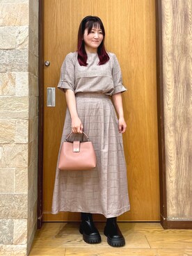 「SHOO・LA・RUE（シューラルー）の【セットアップ可/S-LL】夏でも感じられる秋気分 モールチェックタックスリーブ ブラウス（シャツ/ブラウス、ベージュ系）」を使った、ゆっきーさん（レディース・157cm）の夏コーディネート