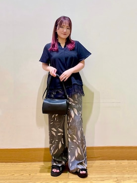 「SHOO・LA・RUE（シューラルー）の【ひんやり/洗濯機可】軽凛(かろりん) スキッパー裾レースブラウス（シャツ/ブラウス、ブラック系）」を使った、ゆっきーさん（レディース・157cm）の夏コーディネート