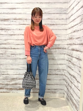 「SHOO・LA・RUE（シューラルー）の【SHOO・LA・RUE DENIM】大人のきれいめカジュアルに デニムテーパードパンツ（デニムパンツ、ブルー系）」を使った、ゆっきーさん（レディース・157cm）の春コーディネート