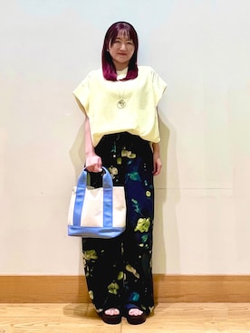「SHOO・LA・RUE（シューラルー）の【洗濯機可/体型カバー】インせずこなれる ふんわり裾バルーントップス（Tシャツ/カットソー、イエロー系）」を使った、ゆっきーさん（レディース・157cm）の夏コーディネート