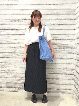 「SHOO・LA・RUE（シューラルー）の推し活もできるハンプトート【うちわが入る】（トートバッグ、ブルー系）」を使った、ゆっきーさん（レディース・157cm）の春コーディネート