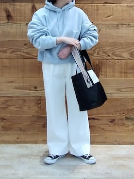 「シアタープロダクツ(THEATRE PRODUCTS)」｜「アイテム（スニーカー）」を使った、tomoさん（レディース・152cm）の冬コーディネート