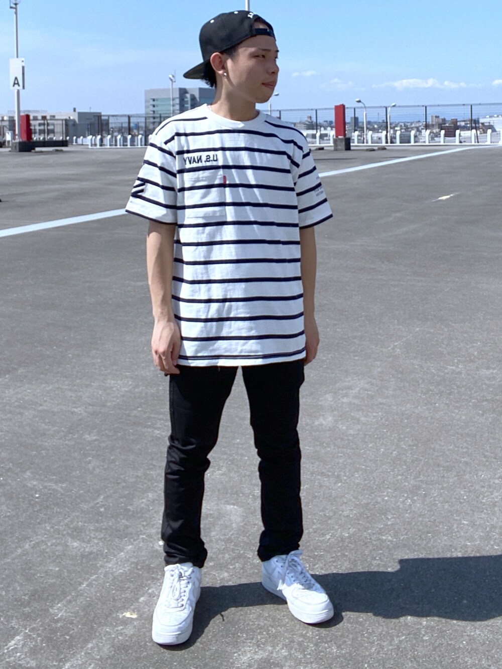 「シンプル、AVIREX、オーバーサイズ、ワイドパンツ、ラフ、休日コーデ、春服、ootd、おしゃれさんと繋がりたい、ファッションの力を信じよう」｜「NEW ERAの【×NEW ERA】ACキャップ/9FIFTY SNAP BACK CAP TYPE  AC（キャップ、ブラック系）」を使った、kaiさん（メンズ・162cm）の春コーディネートの1枚目の写真