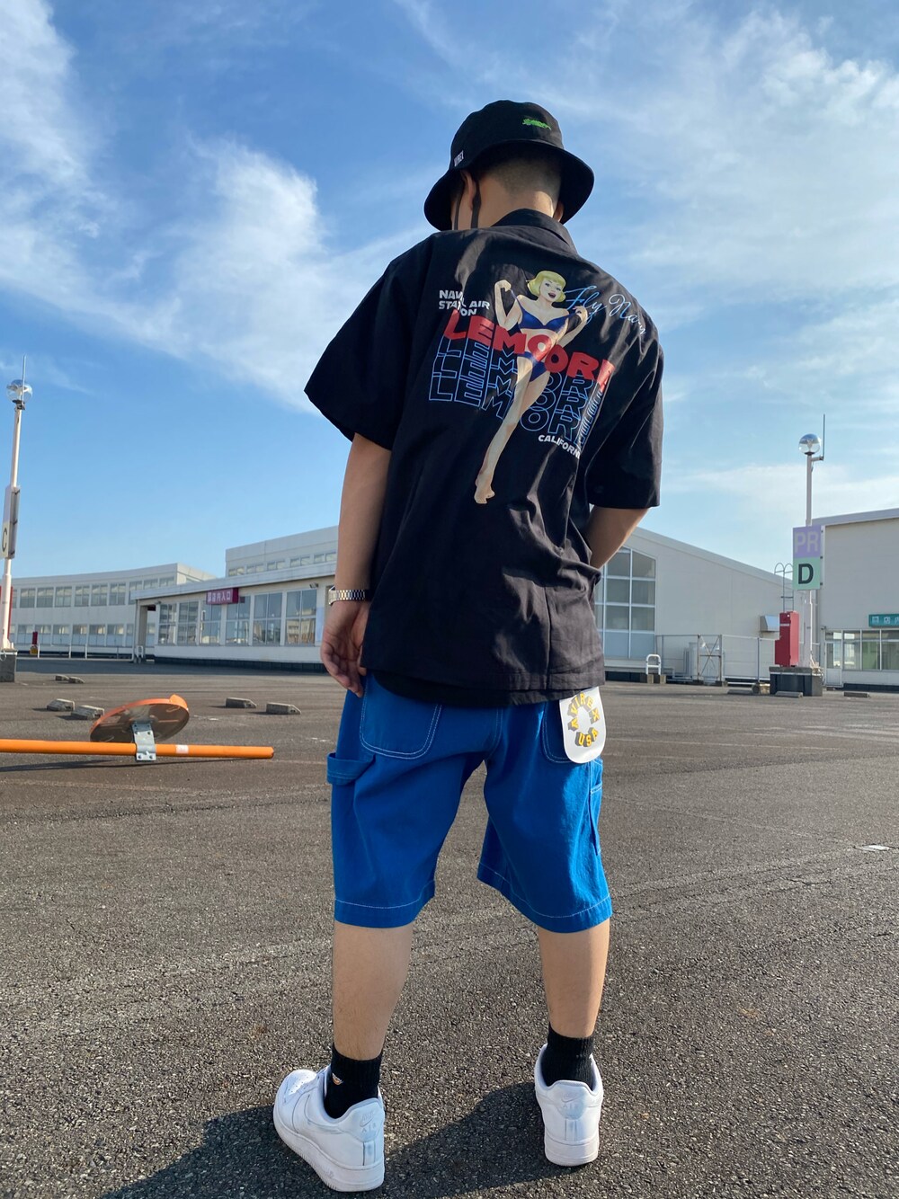 「ビッグシルエット、ロゴT、AVIREX、キレイめ、ootd、シンプルコーデ、春夏コーデ、シャツコーデ、カジュアルコーデ、ファッションの力を信じよう」｜「AVIREXのNEWERA×AVIREX バケ（ハット、ブラック系）」を使った、kaiさん（メンズ・165cm）の夏コーディネートの1枚目の写真