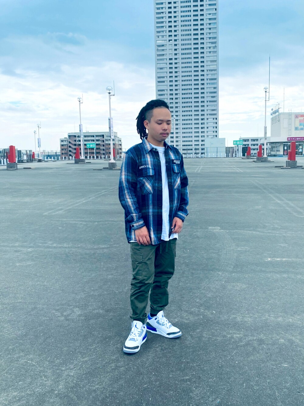 「カジュアル、秋のコーデ、AVIREX、スニーカーコーデ、ハイカットスニーカー、ootd、低身長、AJ3、お洒落さんとつながりたい、ファッションの力を信じよう」｜「AVIREXのチェックシャツ ハリケーン ハンター/L/S CHECK SHIRT HURRICANE HUNTER/アヴィレックス/AVIREX（シャツ/ブラウス、ブルー系）」を使った、kaiさん（メンズ・162cm）の秋コーディネートの1枚目の写真