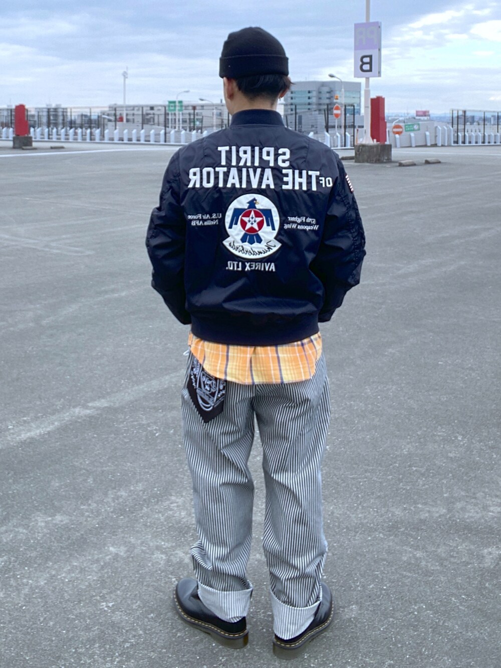 「AVIREX、大人カジュアル、冬、ootd、シンプルコーデ、今日のコーデ、おしゃれさんと繋がりたい、ファッションの力を信じよう、クリスマスに着たい服、服とコスメでなりたい自分に」｜「AVIREXのＵＴＩＬＩＴＹ　ＭＡ－１＂ＴＨＵＮＤＥＲＢＩＲＤＳ＂（MA-1、ブルー系）」を使った、kaiさん（メンズ・162cm）の冬コーディネートの1枚目の写真