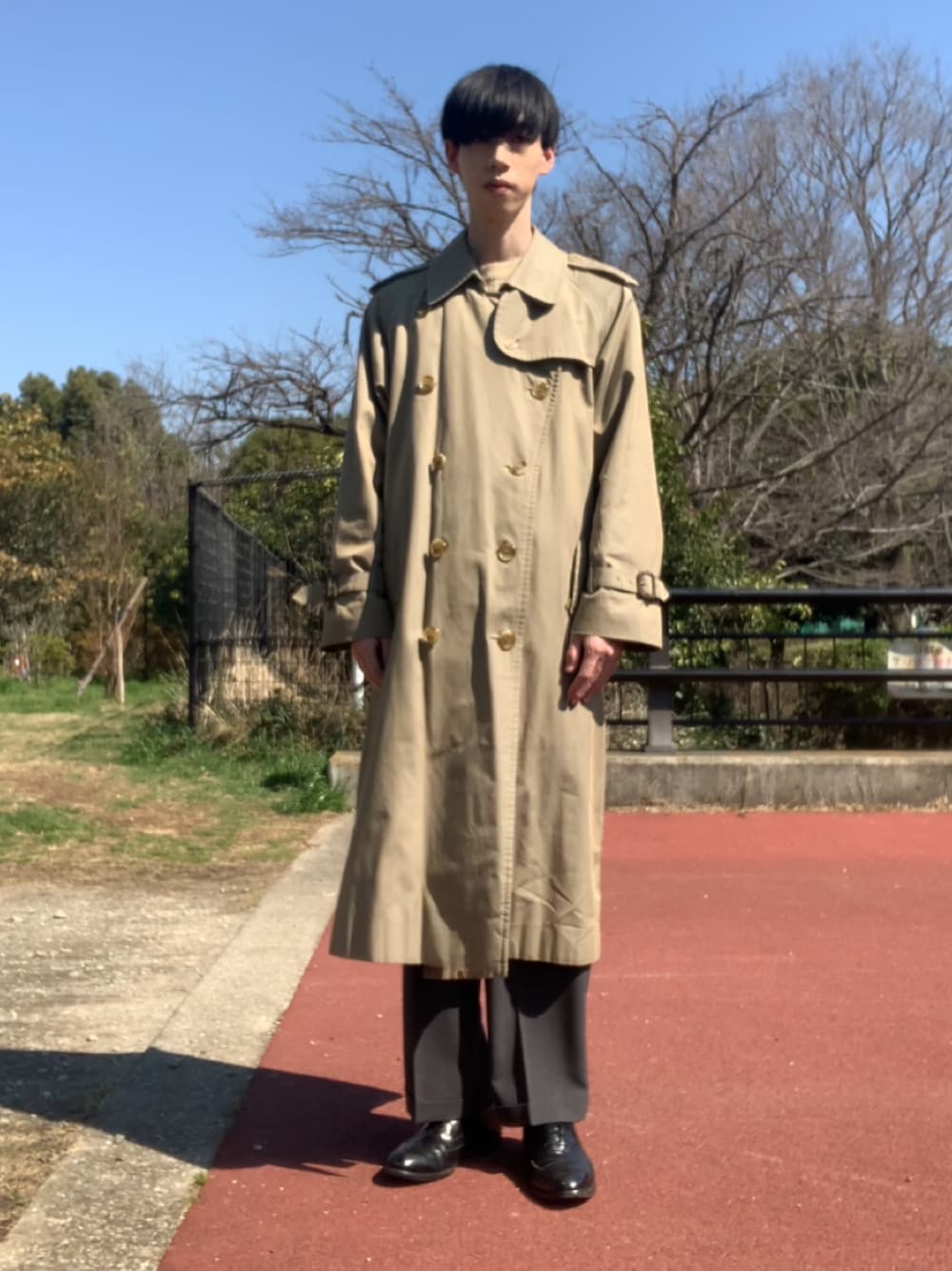 「春めき満開コーデ、トレンチコート、春、冬コーデ、クラシック、バーバリー、burberry、burberrys、一枚袖、trench21、armani、GIORGIO ARMANI、いいね、save、フォローお願いします🤑」｜「BURBERRYのアイテム（トレンチコート、ベージュ系）」を使った、服を着る人間さん（メンズ・180cm）の春コーディネートの1枚目の写真