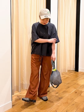 「EKAL（エカル）のTINY GARDEN PRODUCTS　ストロール2WAYメッシュバッグ（ハンドバッグ、グレー系）」を使った、hara_styleさん（レディース・156cm）の春コーディネート