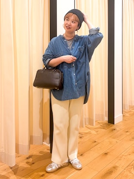 「URBAN RESEARCH DOORS（アーバンリサーチドアーズ）のadidas　SAMBA OG W（スニーカー、シルバー系）」を使った、hara_styleさん（レディース・156cm）の春コーディネート