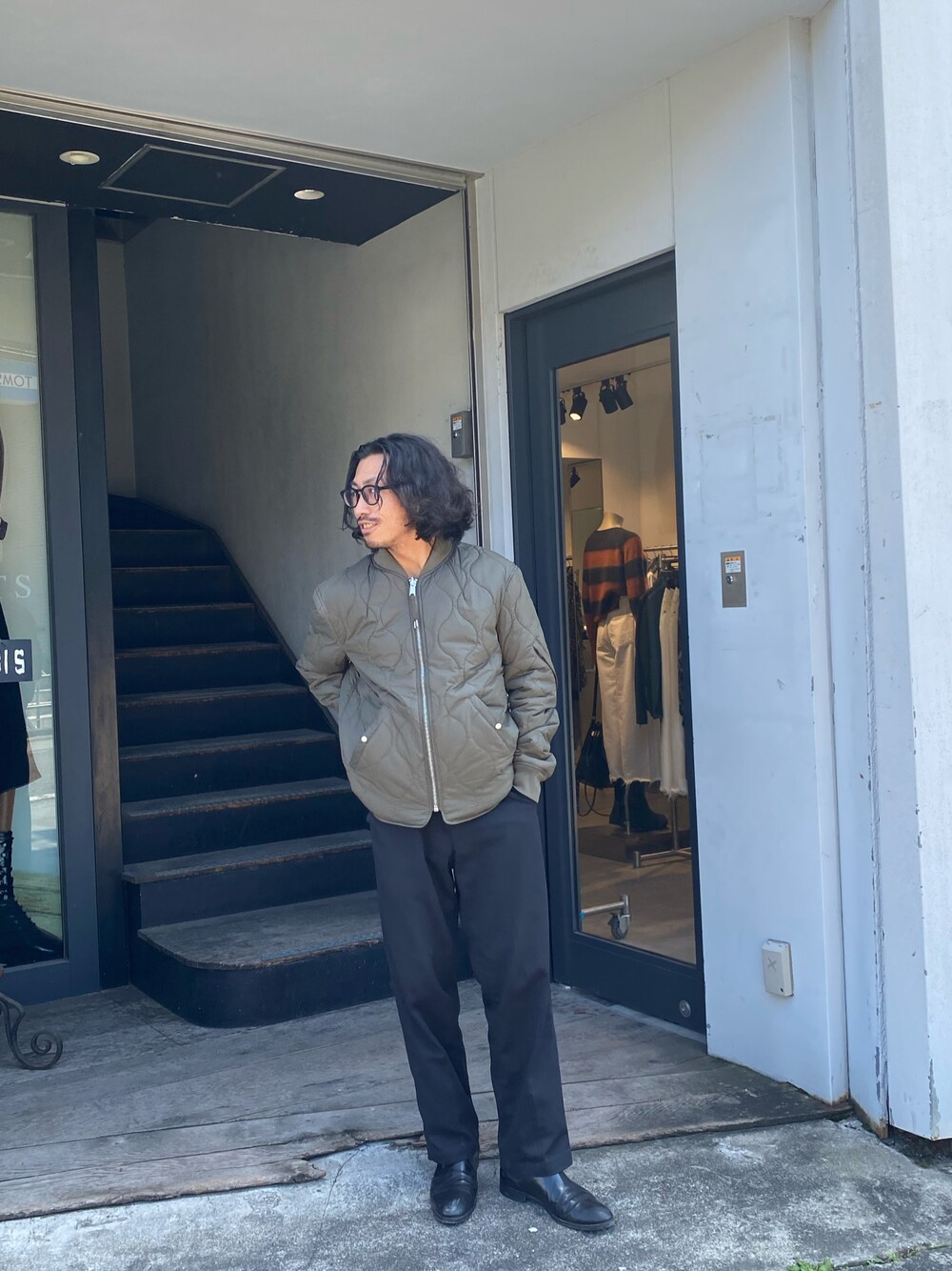 「カーキ、カジュアルコーデ、ライトアウター、シンプル、秋コーデ、ラフ」｜「ALLSAINTSのCALDY REVERSIBLE JAC（その他アウター、グリーン系）」を使った、nateさん（メンズ・171cm）の秋コーディネートの1枚目の写真