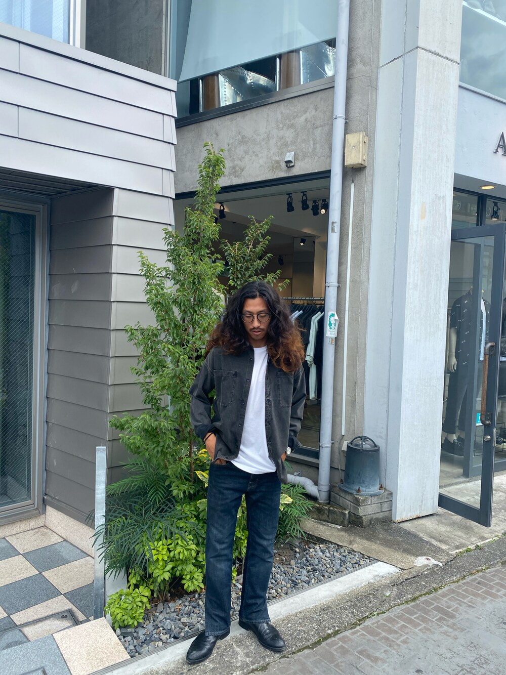 「オーバーサイズ、オーバーシャツ、デニム、夏コーデ、カジュアル」｜「ALLSAINTSのDEAN CROPPED SLIM JEANS, DARK INDIGO | ディーン クロップド スリム ジーンズ ダーク インディゴ（デニムパンツ、ブルー系）」を使った、nateさん（メンズ・171cm）の夏コーディネートの1枚目の写真