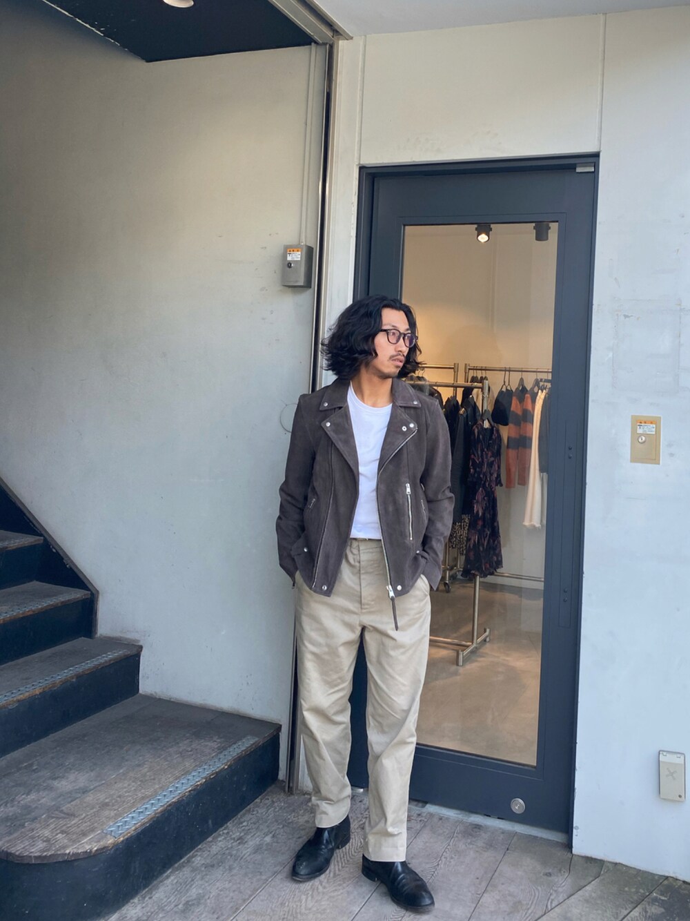 「レザージャケット、革靴、低身長、秋コーデ」｜「ALLSAINTSのアイテム（パンツ、ベージュ系）」を使った、nateさん（メンズ・171cm）の秋コーディネートの1枚目の写真