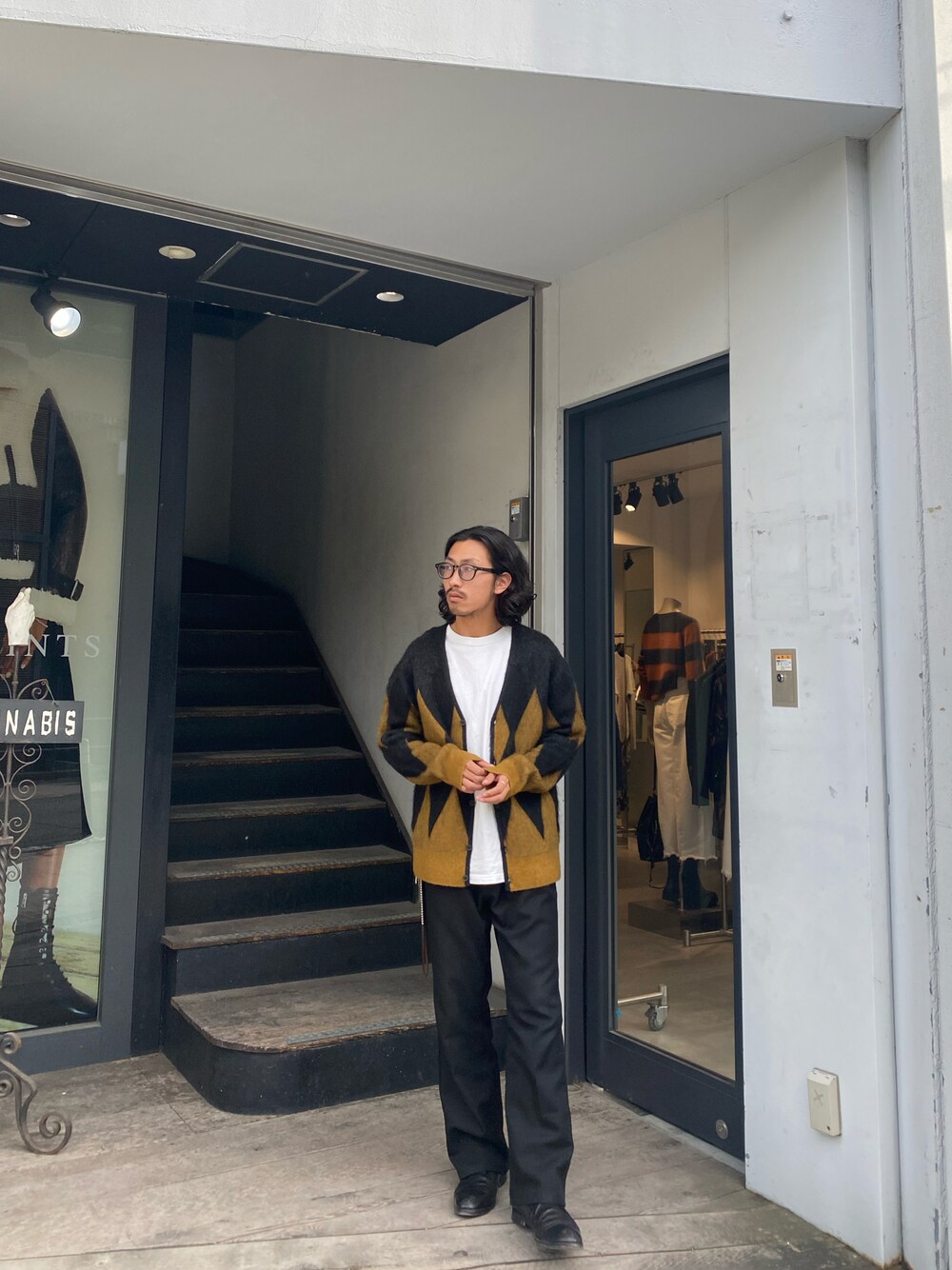 「カーディガン、モヘア、モヘアカーディガン、オールセインツ」｜「ALLSAINTSのSIGURD CARDIGAN | SIGURD カーディガン（カーディガン/ボレロ、ブラウン系）」を使った、nateさん（メンズ・171cm）の秋コーディネートの1枚目の写真