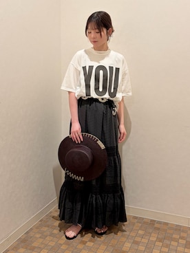 「Whim Gazette（ウィムガゼット）の【KATHARINE HAMNETT】別注YOU Tシャツ（Tシャツ/カットソー、ホワイト系）」を使った、Sasakiさん（レディース・166cm）の春コーディネート