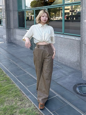 「Ray BEAMS（レイビームス）のフェイク レザー ワイド パンツ（その他パンツ、ブラウン系）」を使った、みおさん（レディース・159cm）の秋コーディネート