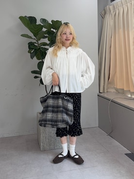 「CIAOPANIC TYPY（チャオパニックティピー）の∴【2WAY】フリルボリュームスリーブブラウス（シャツ/ブラウス、ホワイト系）」を使った、shihoさん（レディース・161cm）の秋コーディネート
