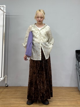 「CIAOPANIC TYPY（チャオパニックティピー）の∴花柄刺繍シアーフーディーブラウス（シャツ/ブラウス、グレー系）」を使った、shihoさん（レディース・161cm）の秋コーディネート