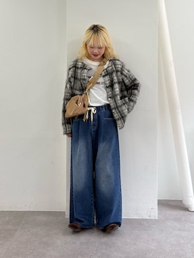 「CIAOPANIC TYPY（チャオパニックティピー）の∴スムースフロッキーロゴTee（Tシャツ/カットソー、ホワイト系）」を使った、shihoさん（レディース・161cm）の秋コーディネート
