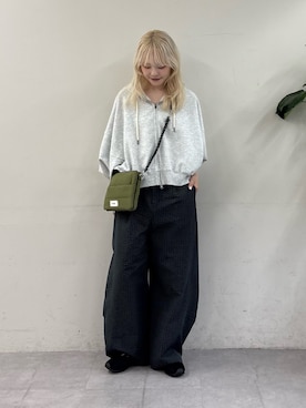 「CIAOPANIC TYPY（チャオパニックティピー）の【ゆるっと抜け感大人フーディー】ピグメントダンボールパーカー（パーカー、グレー系）」を使った、shihoさん（レディース・161cm）の夏コーディネート