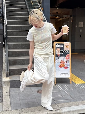 「CIAOPANIC TYPY（チャオパニックティピー）の【WEB限定】手書きメッセージロゴTEE（Tシャツ/カットソー、ホワイト系）」を使った、shihoさん（レディース・161cm）の春コーディネート