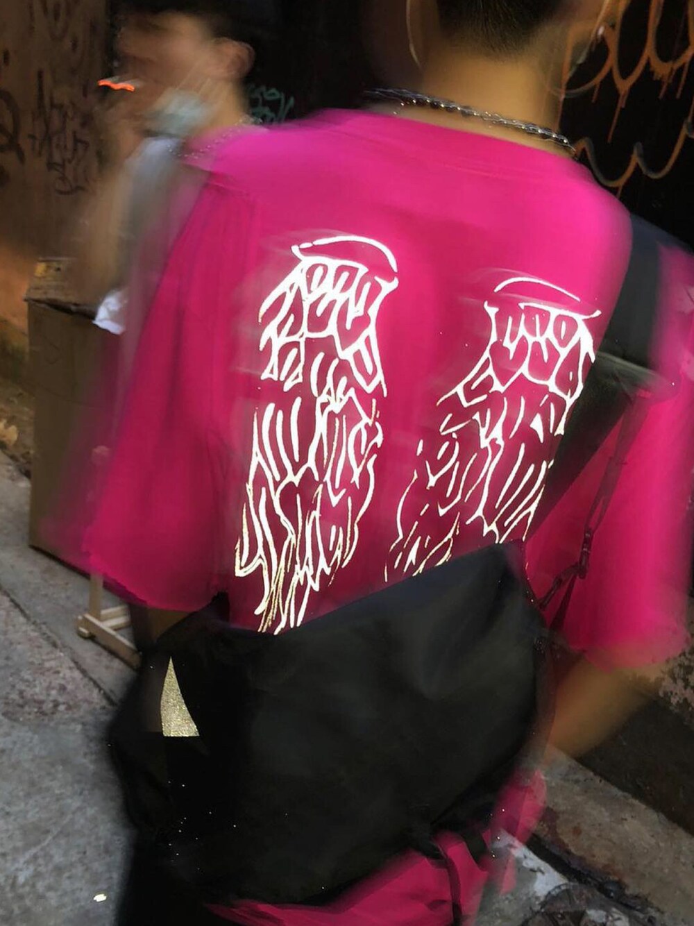 「angoiseeのアイテム（Tシャツ/カットソー、その他）」を使った、Vさん（メンズ・171cm）の冬コーディネートの1枚目の写真