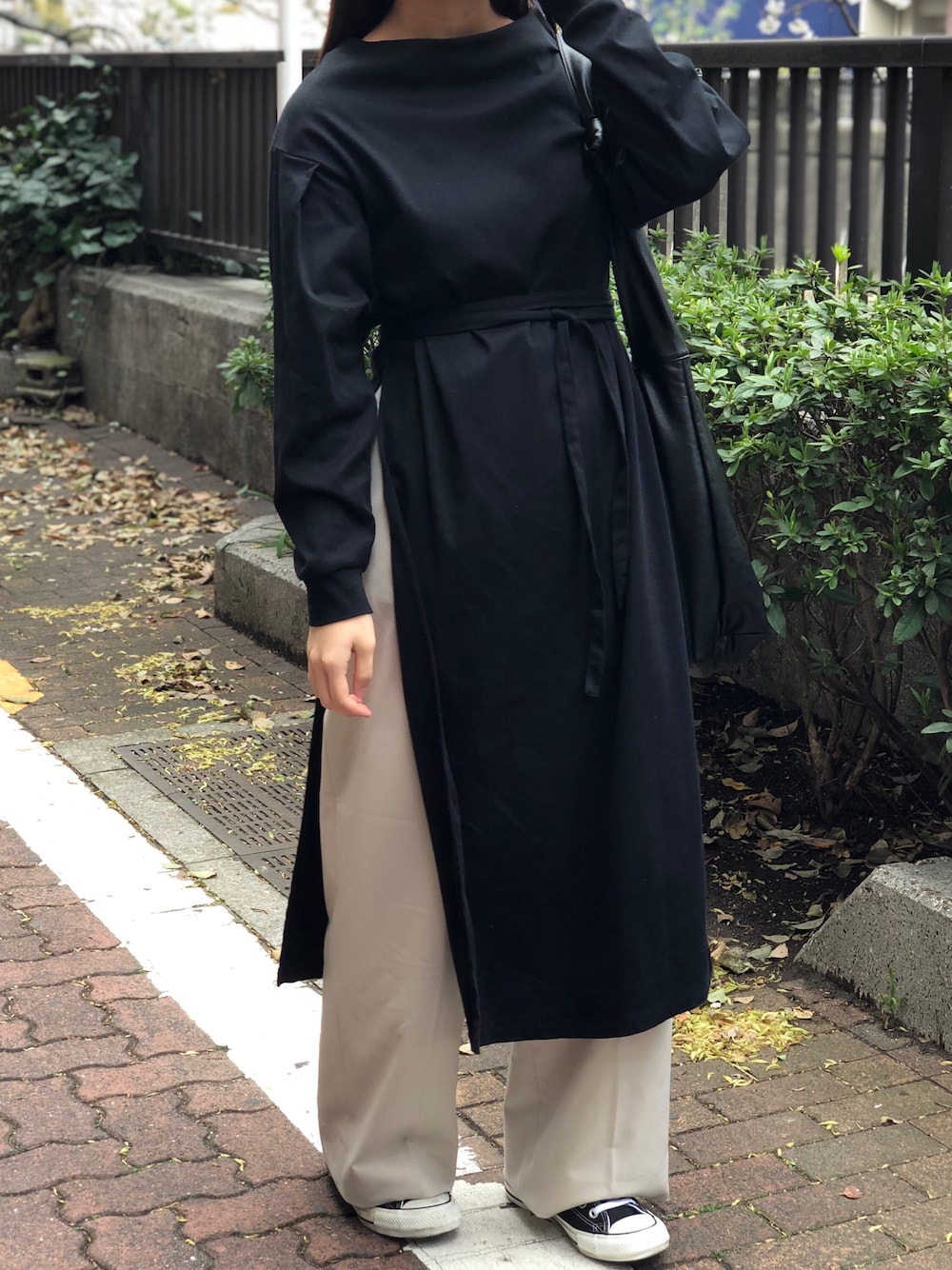 「RIM.ARK、ohotoro、春コーデ、モノトーン、モノトーンコーデ」｜「RIM.ARKのアイテム（Tシャツ/カットソー、ブラック系）」を使った、tsukinofukuさん（レディース・166cm）の春コーディネートの1枚目の写真